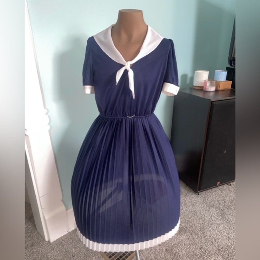 Women’s 70’s vintage ILGWU Union made navy‎ blue dress fits like a medium